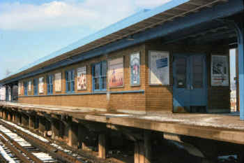 54a. Station-Laurelton (View NW) - 02-21-77 (Erlitz-Keller).jpg (88984 bytes)